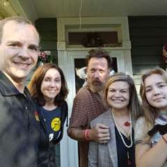Randell-and-Heather-with-Randells-relatives-in-Virginia