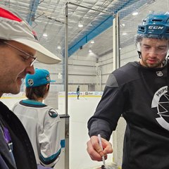 Randell-meeting-SJ-Sharks-player_Vlasic